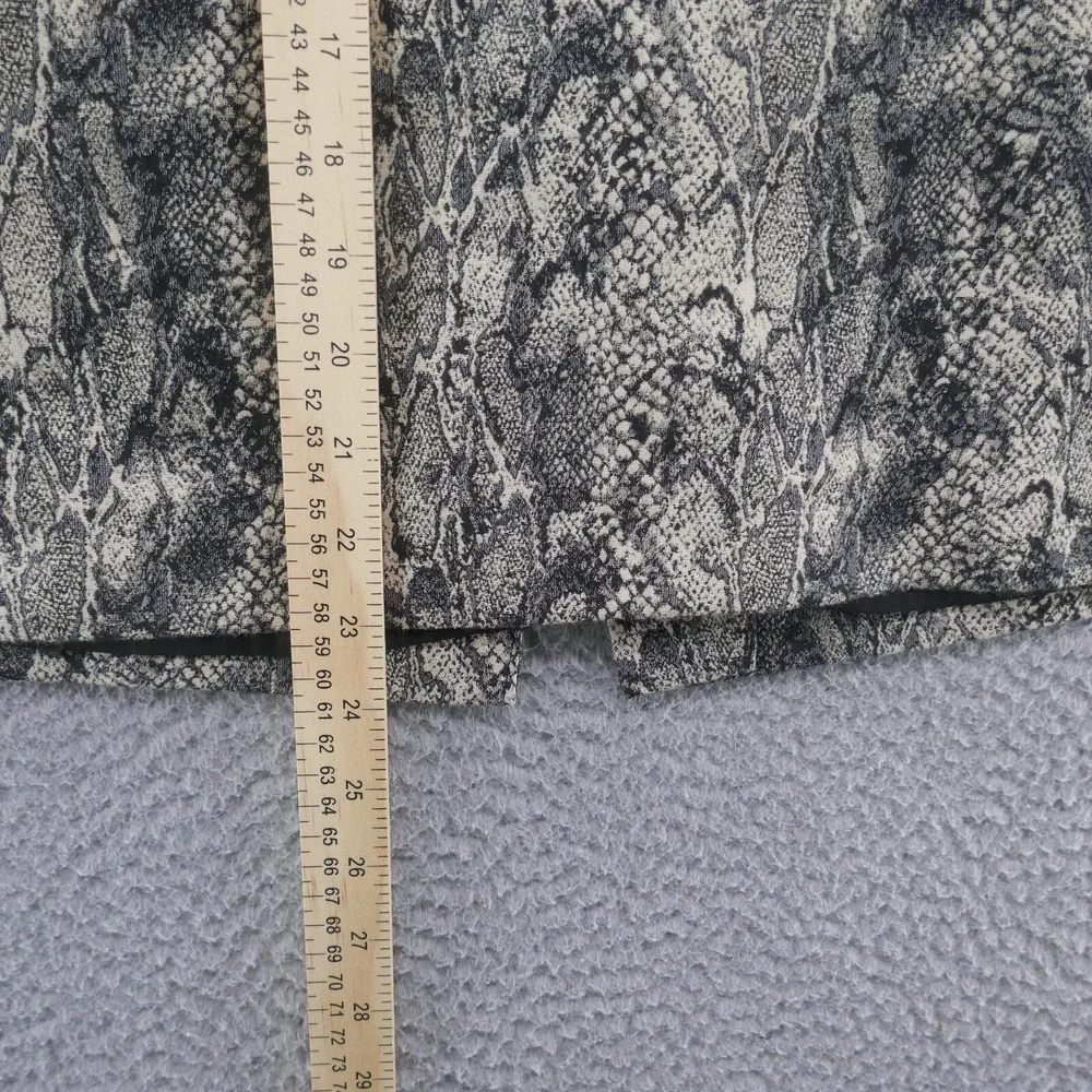 Talbots Womens Grey Snakeskin Print Pencil Skirt Size 12 Lined Back Vent VN4889